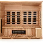 Moderne Infrarotkabine in einem stilvollen Wohnraum für optimale Entspannung.