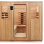 Moderne Infrarotkabine in einem stilvollen Wohnraum für optimale Entspannung.